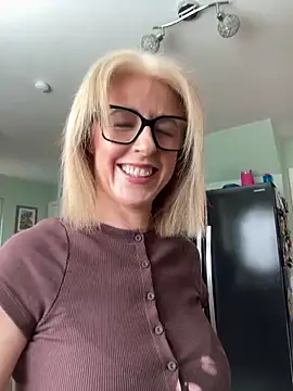 Laylaskyexx online show from 04/13/26, 09:46