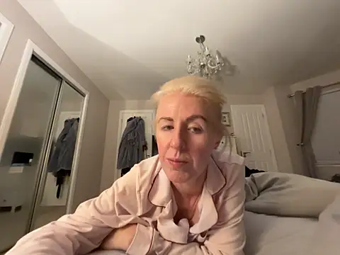 Laylaskyexx online show from 05/22/26, 09:35