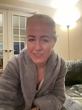 Laylaskyexx online show from 04/15/26, 04:40