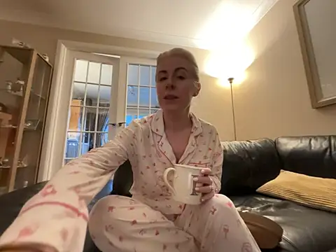 Laylaskyexx online show from 05/19/26, 05:14