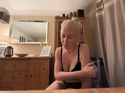 Laylaskyexx online show from 05/05/26, 09:07