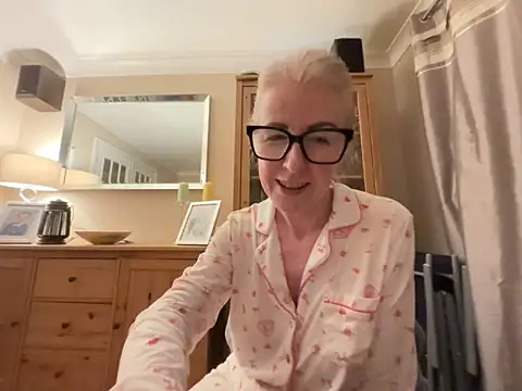 Laylaskyexx online show from 05/19/26, 09:44