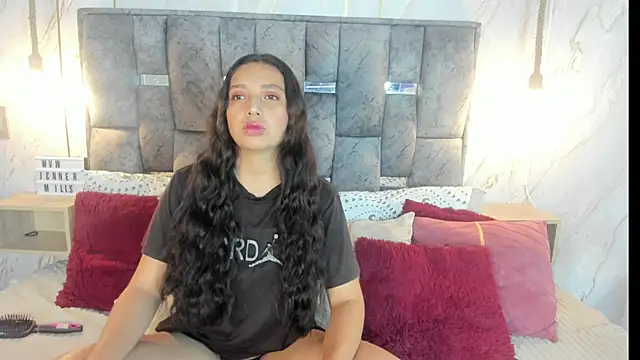 Snapshot of jade_roux chatting on 04/10/26, 08:54 jade roux online show from 04/10/26, 08:54