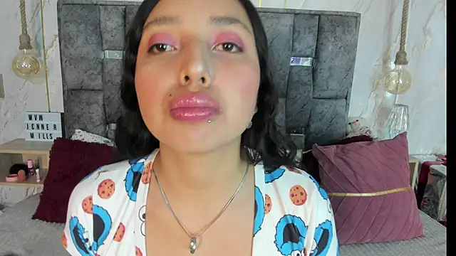 Snapshot of jade_roux chatting on 04/13/26, 09:02 jade roux online show from 04/13/26, 09:02