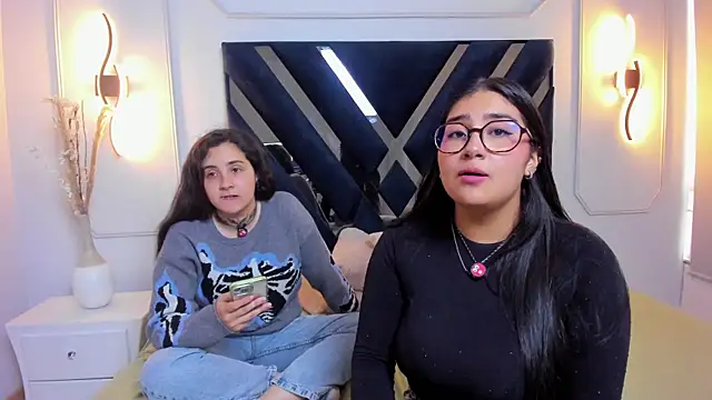 Elisa n Emma online show from 04/08/26, 07:26