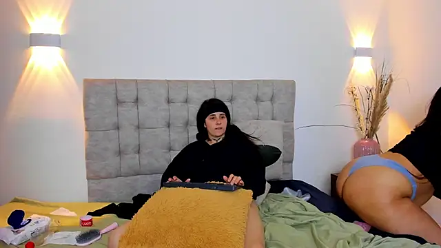 Elisa n Emma online show from 04/04/26, 01:01