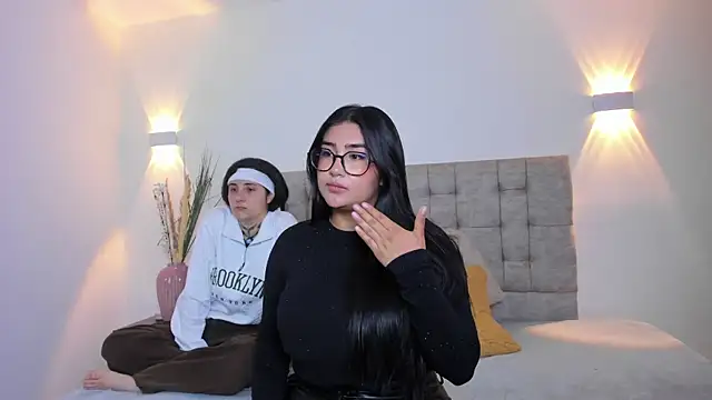 Elisa n Emma online show from 04/05/26, 07:42