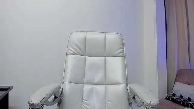 Snapshot of Charlie_Foxie chatting on 04/11/26, 02:41 Charlie Foxie online show from 04/11/26, 02:41