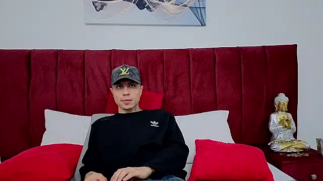 Snapshot of Charlie_Foxie chatting on 04/12/26, 03:32 Charlie Foxie online show from 04/12/26, 03:32