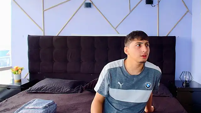 Snapshot of Sweett_Sinn_ chatting on 04/13/26, 04:22 Sweett Sinn online show from 04/13/26, 04:22