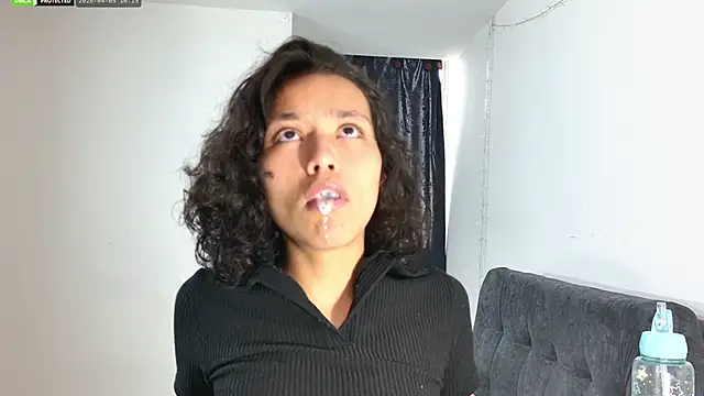 Snapshot of Malika_x_noor chatting on 04/05/26, 03:19 Malika x noor online show from 04/05/26, 03:19