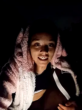 Snapshot of Malika_x_noor chatting on 04/15/26, 03:12 Malika x noor online show from 04/15/26, 03:12