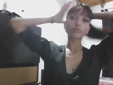 Snapshot of foxy_jaz7 chatting on 04/05/26, 04:30 foxy jaz7 online show from 04/05/26, 04:30