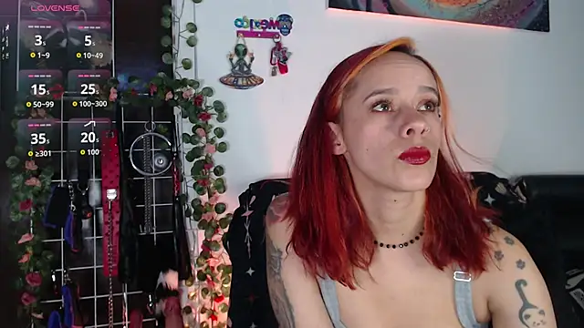 Snapshot of Lexxii_hot_col chatting on 06/17/26, 07:35 Lexxii hot col online show from 06/17/26, 07:35