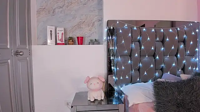 Snapshot of Kendall_Rous_ chatting on 04/14/26, 01:38 Kendall Rous online show from 04/14/26, 01:38