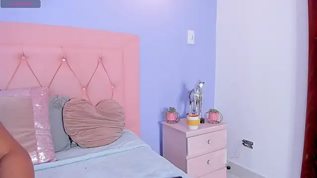 Snapshot of Kendall_Rous_ chatting on 04/08/26, 01:23 Kendall Rous online show from 04/08/26, 01:23