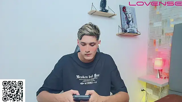 flaquito    online show from 05/12/26, 08:26