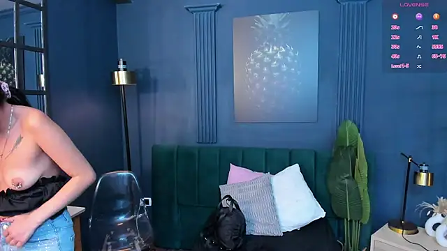 Alicecoule  online show from 05/22/26, 12:14