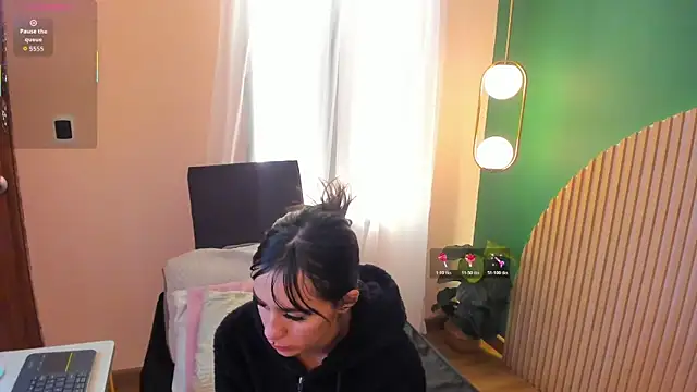 Snapshot of Alicecoule_ chatting on 06/19/26, 11:49 Alicecoule online show from 06/19/26, 11:49