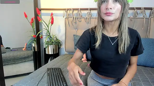 Snapshot of alma_rose_ chatting on 04/30/26, 07:54 alma rose online show from 04/30/26, 07:54