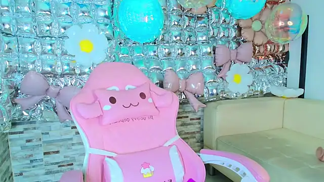 Snapshot of candy-paris chatting on 06/19/26, 04:35 candy-paris online show from 06/19/26, 04:35