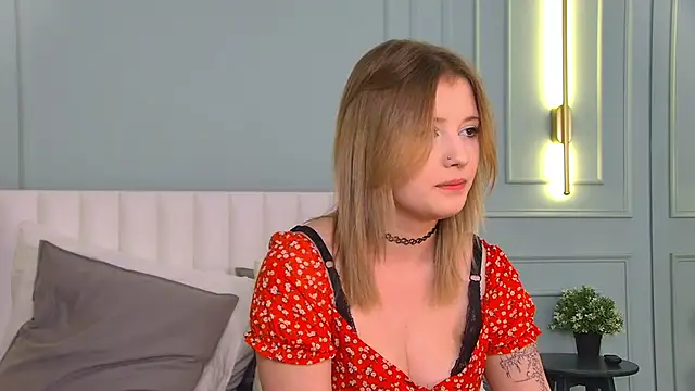 Mila blum online show from 04/15/26, 07:58