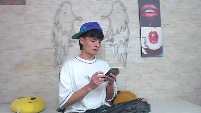 Alex latino  online show from 04/06/26, 10:44