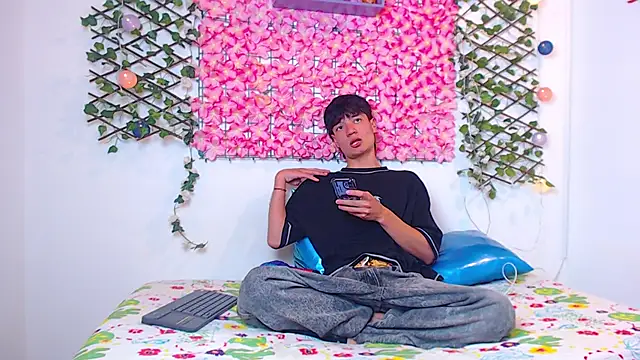 Alex latino  online show from 04/15/26, 03:23