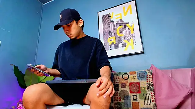 Snapshot of enzo_soto chatting on 04/14/26, 11:10 enzo soto online show from 04/14/26, 11:10