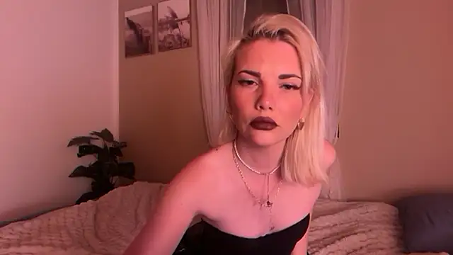 Foxy  Bite online show from 04/03/26, 08:15