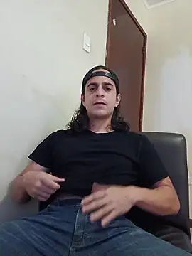 Snapshot of randomzombie27 chatting on 04/08/26, 11:44 randomzombie27 online show from 04/08/26, 11:44