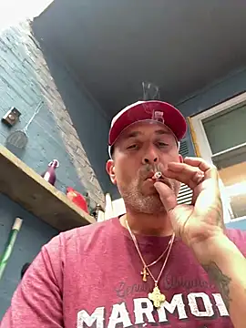 Snapshot of hitman13sal chatting on 07/14/26, 09:10 hitman13sal online show from 07/14/26, 09:10