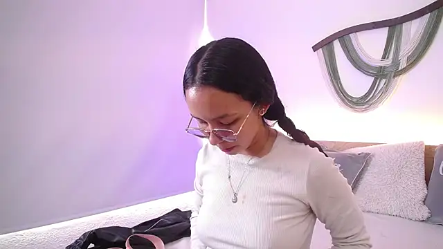 DaphneValucci online show from 04/28/26, 08:02