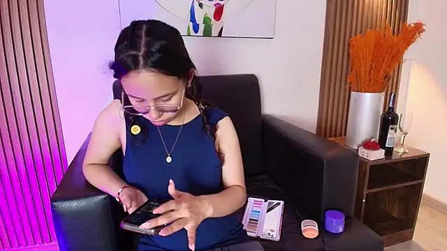 DaphneValucci online show from 05/01/26, 08:47