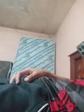 Snapshot of Alcon347 chatting on 04/05/26, 04:35 Alcon347 online show from 04/05/26, 04:35