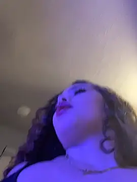 Snapshot of mariex83 chatting on 04/14/26, 03:00 mariex83 online show from 04/14/26, 03:00