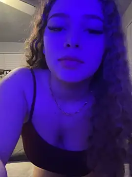 Snapshot of mariex83 chatting on 04/13/26, 03:32 mariex83 online show from 04/13/26, 03:32