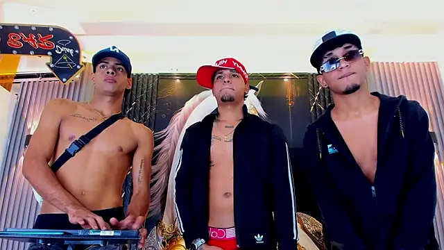 Snapshot of the_knights_of_the_night_ chatting on 04/02/26, 04:30 the knights of the night online show from 04/02/26, 04:30