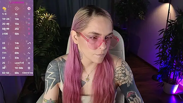 Snapshot of TerryMorris chatting on 04/12/26, 06:05 TerryMorris online show from 04/12/26, 06:05