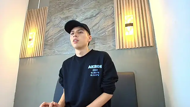 Snapshot of KENNY_HANK chatting on 04/08/26, 05:20 KENNY HANK online show from 04/08/26, 05:20