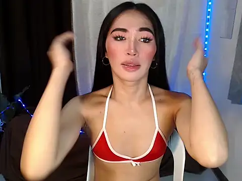 Snapshot of urasiankylie chatting on 06/20/26, 06:02 urasiankylie online show from 06/20/26, 06:02