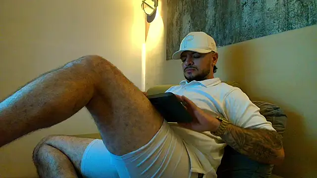 Snapshot of TROY_KIRK chatting on 04/07/26, 06:48 TROY KIRK online show from 04/07/26, 06:48