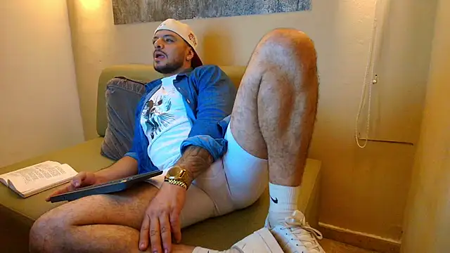 Snapshot of TROY_KIRK chatting on 04/09/26, 06:19 TROY KIRK online show from 04/09/26, 06:19