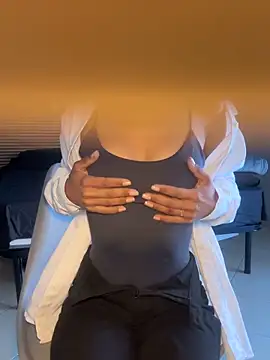 latinacaro- online show from 04/23/26, 07:59