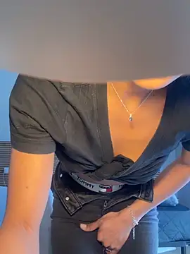 latinacaro- online show from 04/21/26, 10:33