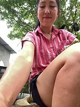 Snapshot of Huonglyna chatting on 05/21/26, 03:37 Huonglyna online show from 05/21/26, 03:37