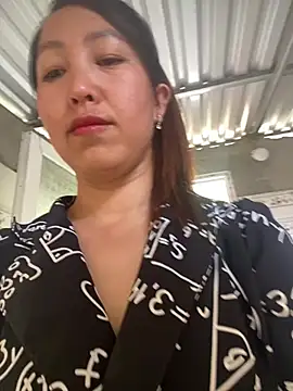 Snapshot of Huonglyna chatting on 04/10/26, 02:07 Huonglyna online show from 04/10/26, 02:07