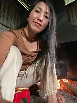 Snapshot of Huonglyna chatting on 05/10/26, 03:43 Huonglyna online show from 05/10/26, 03:43