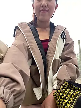 Snapshot of Huonglyna chatting on 04/05/26, 10:44 Huonglyna online show from 04/05/26, 10:44