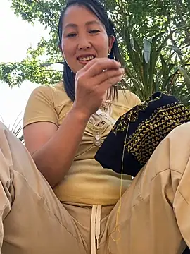 Snapshot of Huonglyna chatting on 04/09/26, 02:46 Huonglyna online show from 04/09/26, 02:46